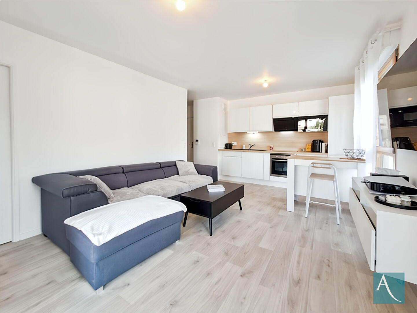 à 2 km de Égly 184 000 € Appartement 2 pièces , 1 chambre 42.00 m² Avec balcon Voir le bien