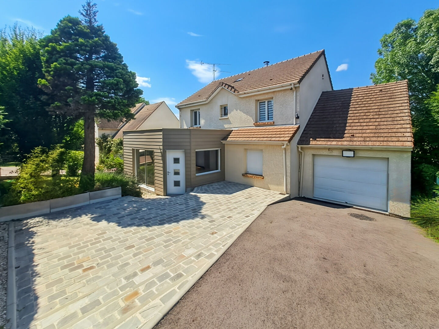 à 6 km de Linas 436 800 € Maison 7 pièces , 4 chambres 136.00 m² Avec jardin, terrasse, garage/box Voir le bien