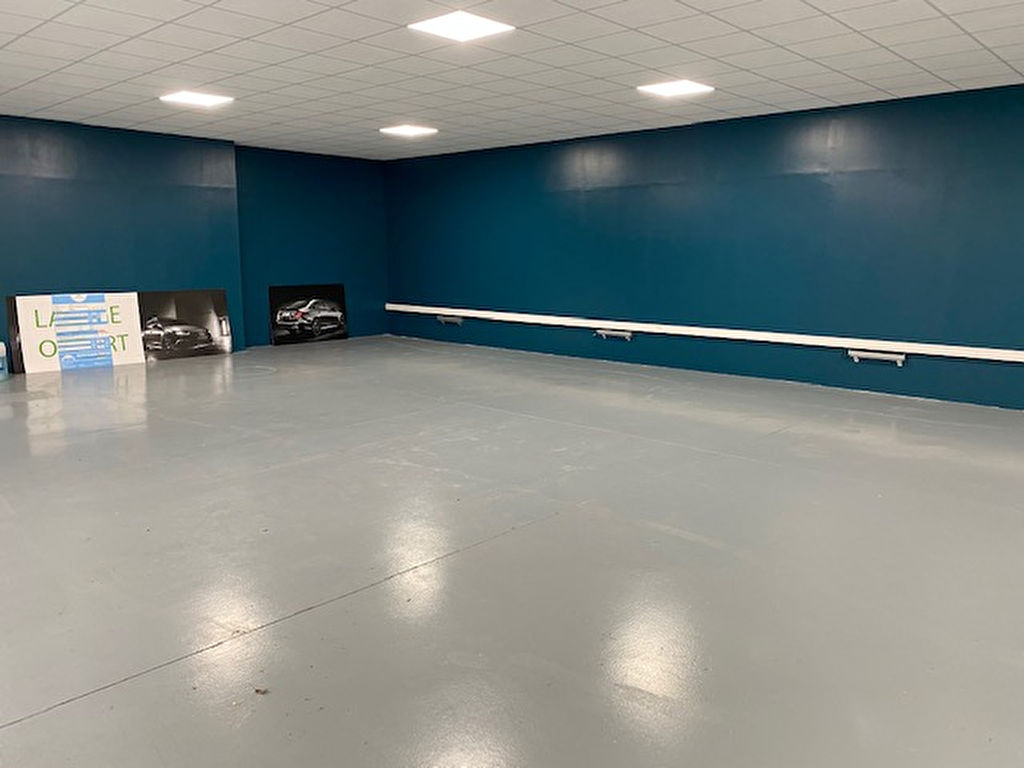 Local commercial VERRIERES LE BUISSON (91370) 243.63 m&sup2;