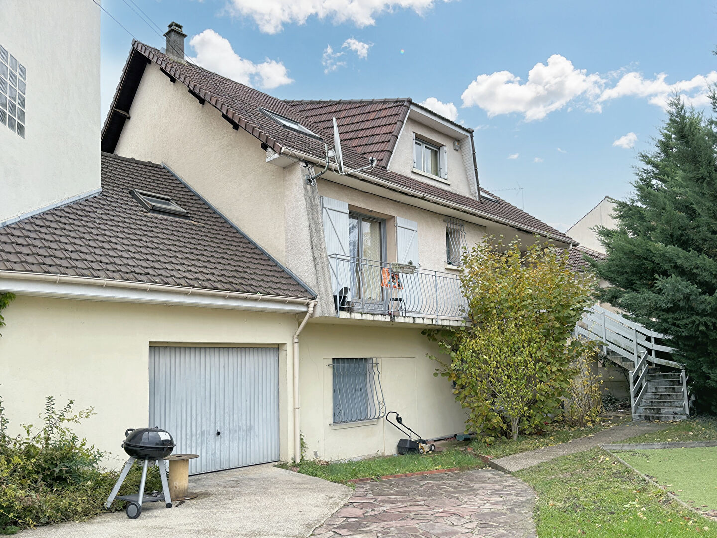 Immeuble SAINTE GENEVIEVE DES BOIS (91700) 12 pièces 241.98 m²