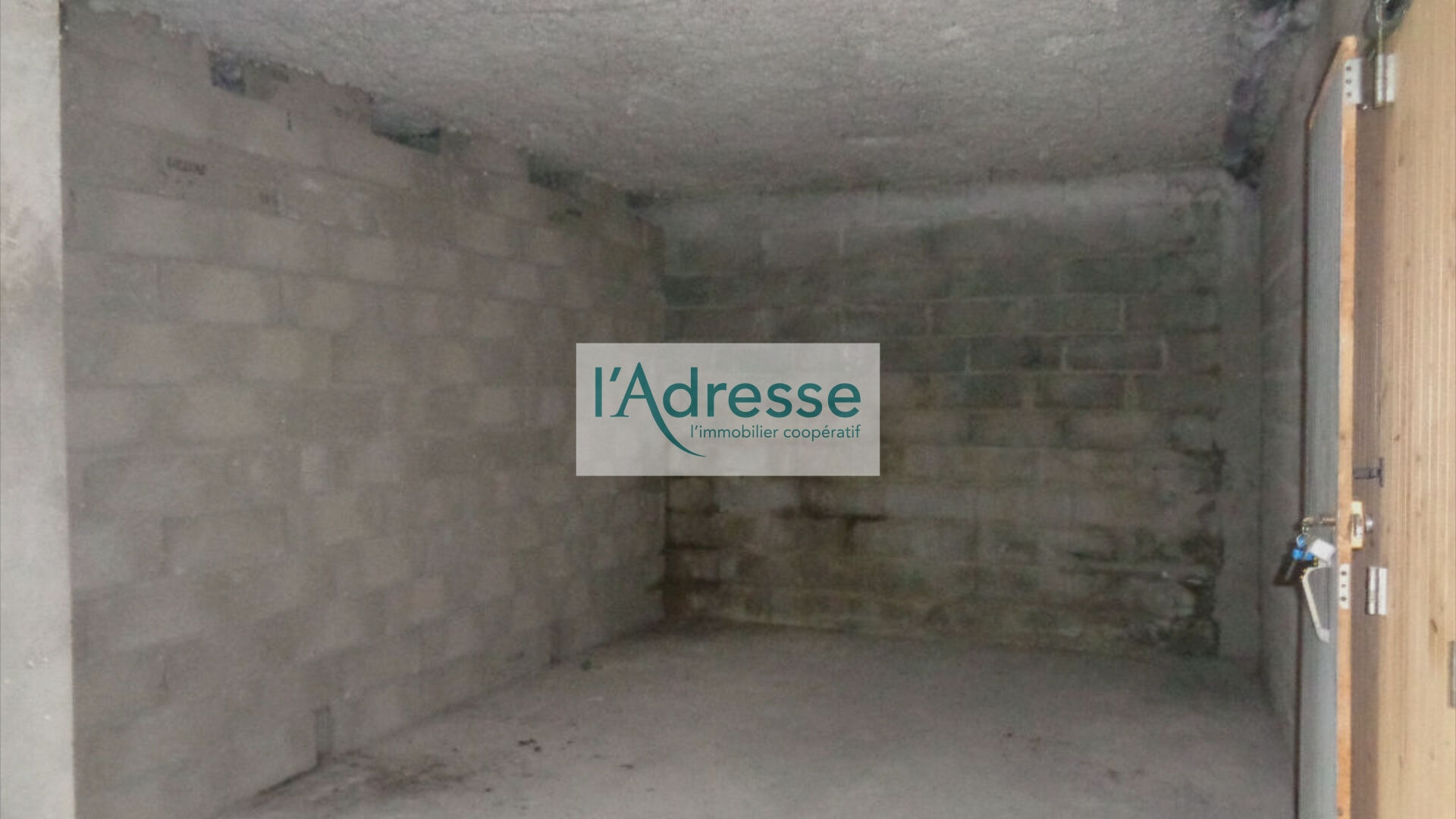 Parking / box LONGJUMEAU (91160) 12.00 m&sup2;