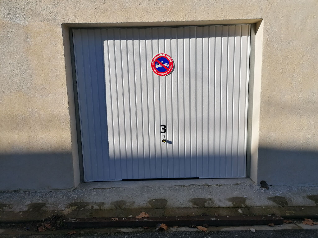 Parking / box BLAYE LES MINES (81400) 1 pi&egrave;ce 15.00 m&sup2;