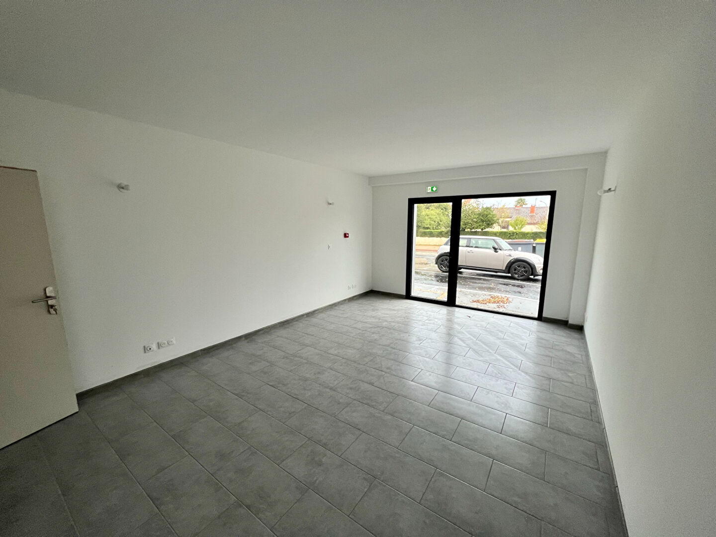 Local commercial MARSSAC SUR TARN (81150) 143.45 m&sup2;