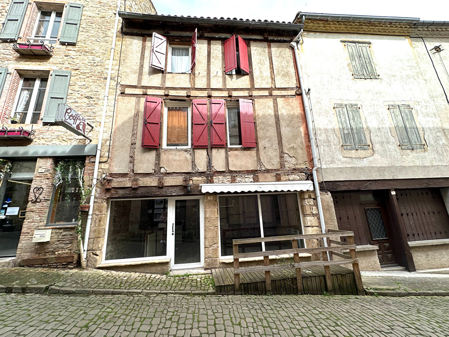Immeuble CORDES SUR CIEL (81170) 12 pièces 240.00 m²