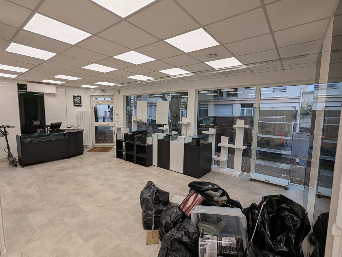 Local commercial ANTONY (92160) 1 pièce 62.00 m²