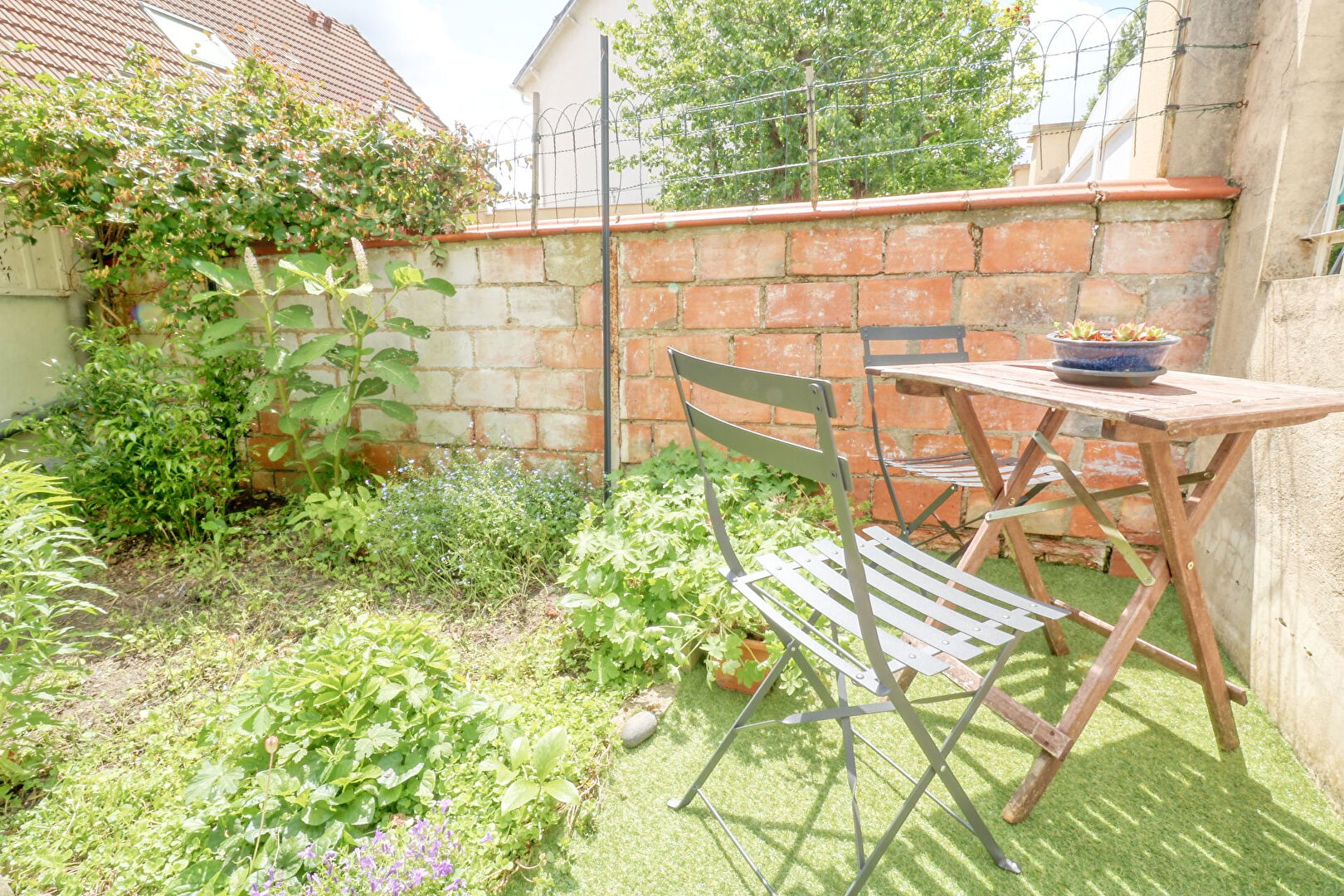 Antony (92) 288 000 € Maison 3 pièces , 1 chambre 43.00 m² Avec jardin, terrasse