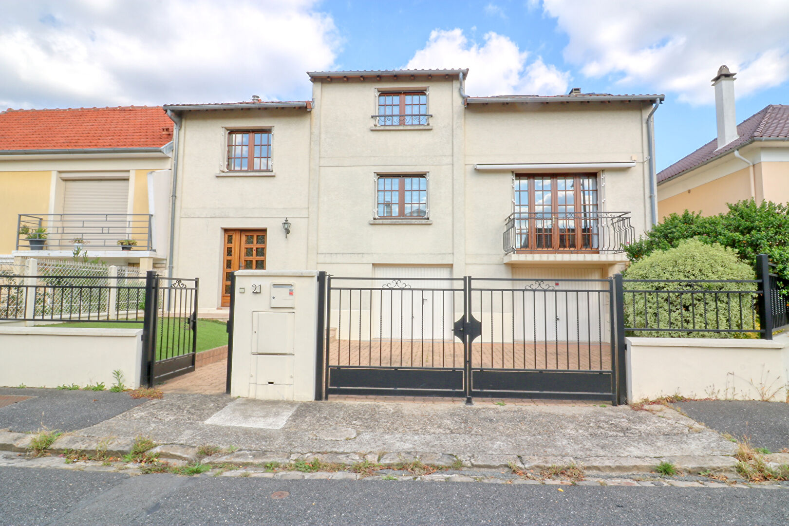 Antony (92) 695 000 € Maison 6 pièces , 4 chambres 148.05 m² Avec jardin, garage/box Voir le bien