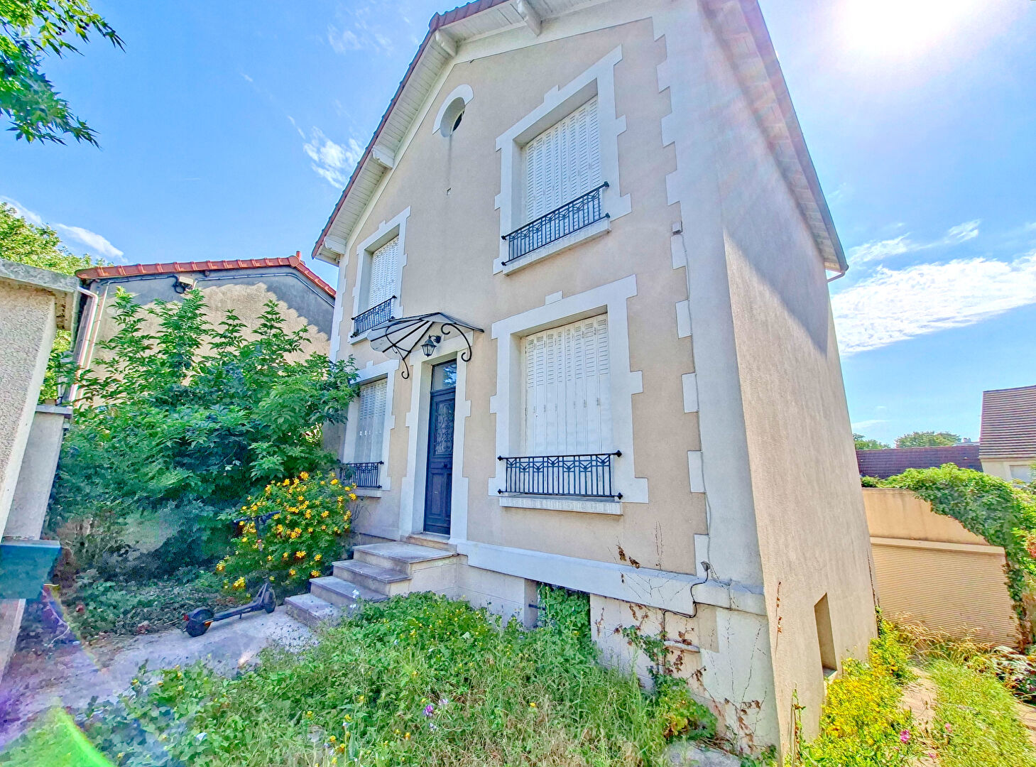 à 7 km de Montrouge 550 000 € Maison 8 pièces , 5 chambres 152.00 m² Avec jardin, terrasse, garage/box Voir le bien