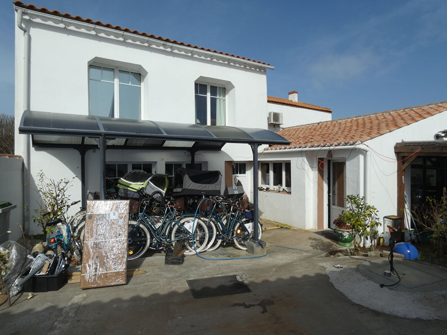 Fonds de commerce L EPINE (85740) 6 pièces 225.00 m²