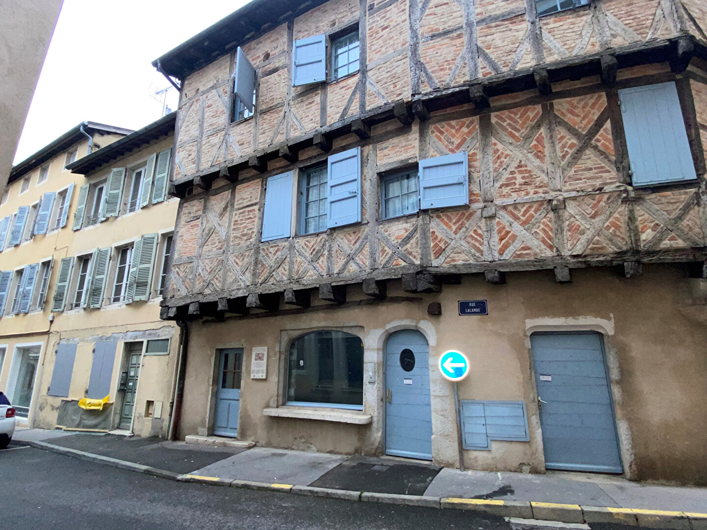 Local commercial BOURG EN BRESSE (01000) 2 pi&egrave;ces 71.00 m&sup2;
