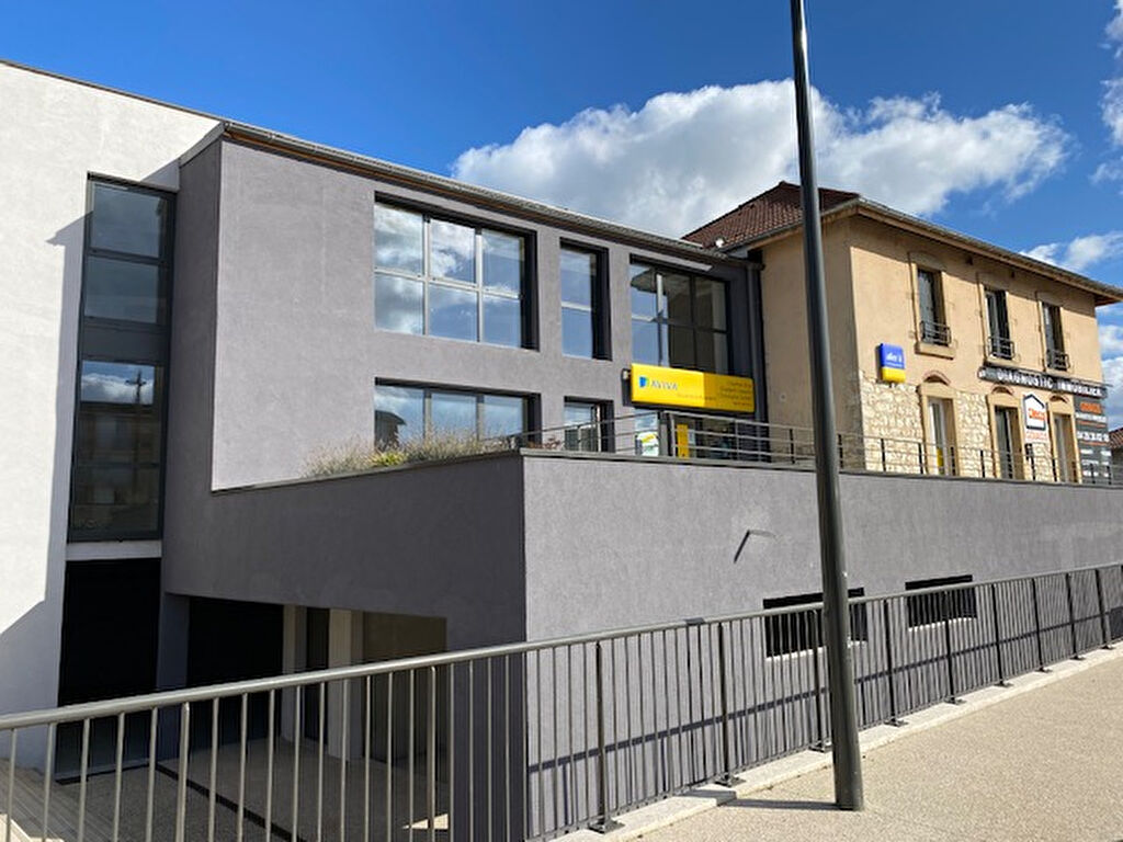 Local commercial ATTIGNAT (01340) 84.46 m&sup2;