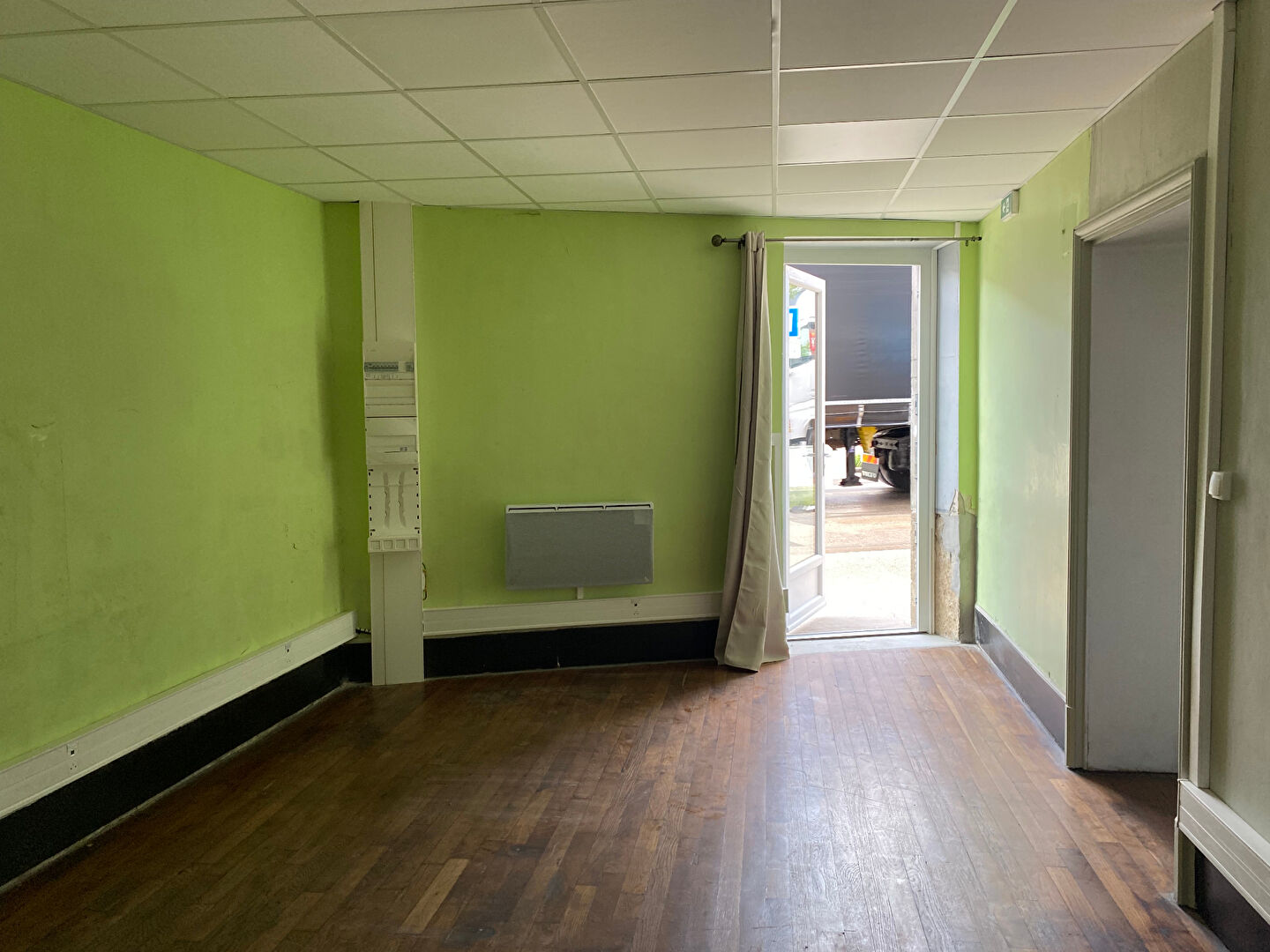 Local commercial ATTIGNAT (01340) 20.93 m&sup2;