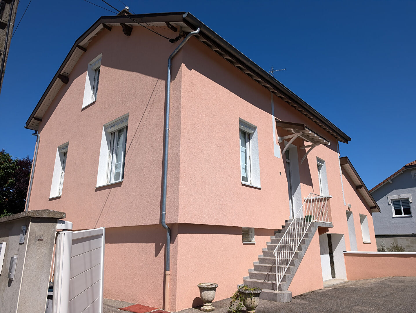 Maison BOURG EN BRESSE (01000) 6 pièces 149.40 m²