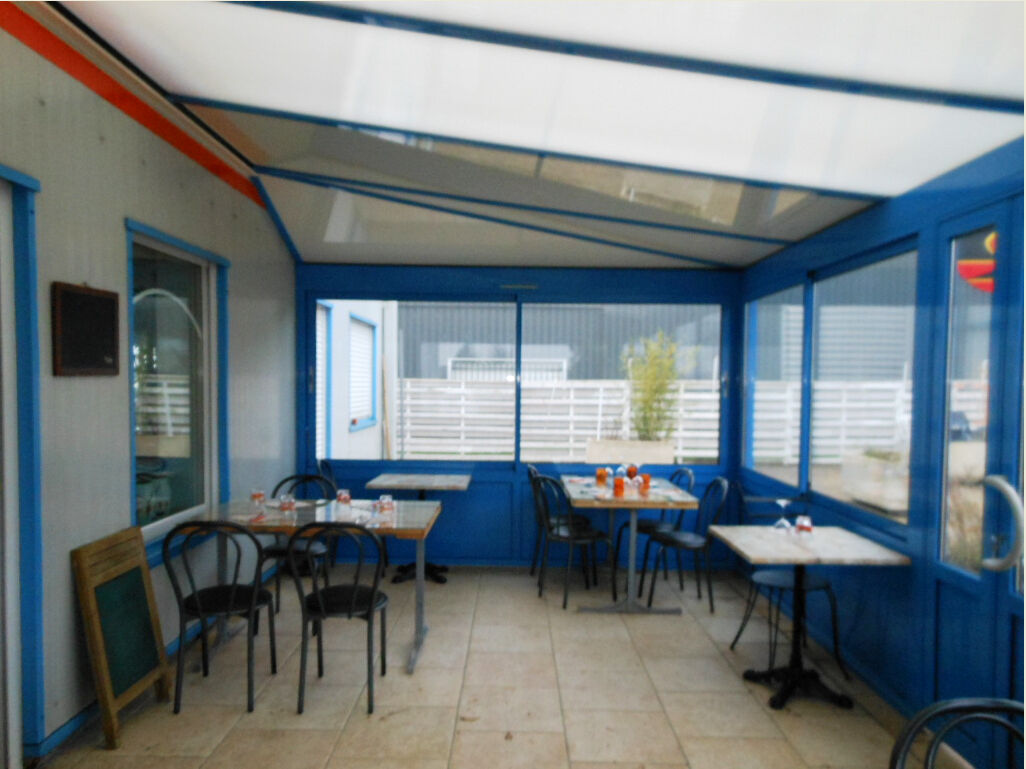 Local commercial PERONNAS (01960) 200.00 m²