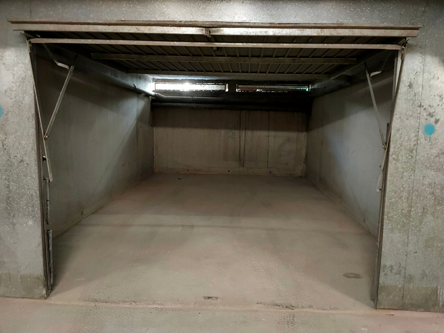 Parking / box BALARUC LES BAINS (34540) 1 pi&egrave;ce 21.00 m&sup2;