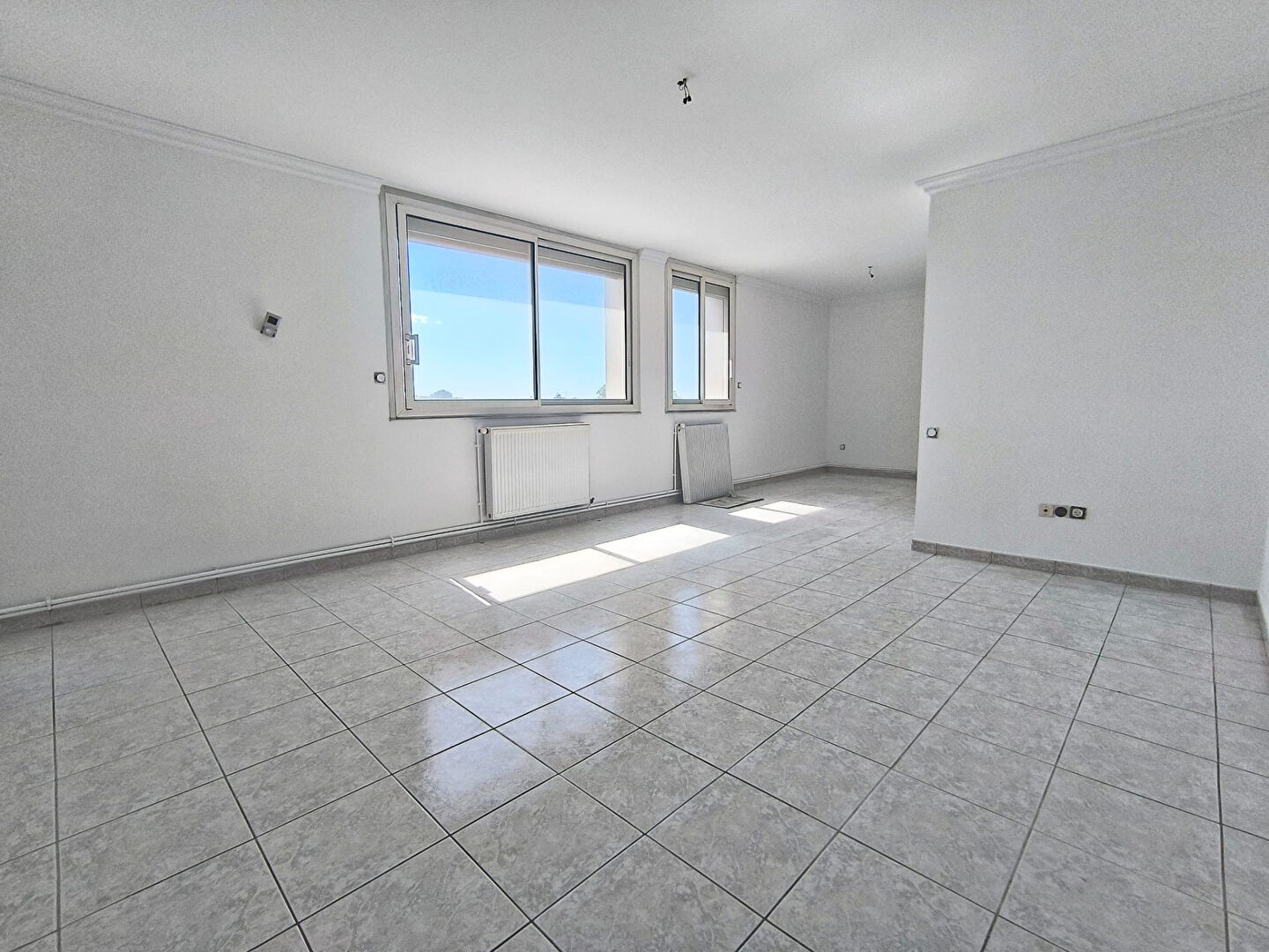 Appartement FRONTIGNAN (34110) 3 pièces 90.00 m²