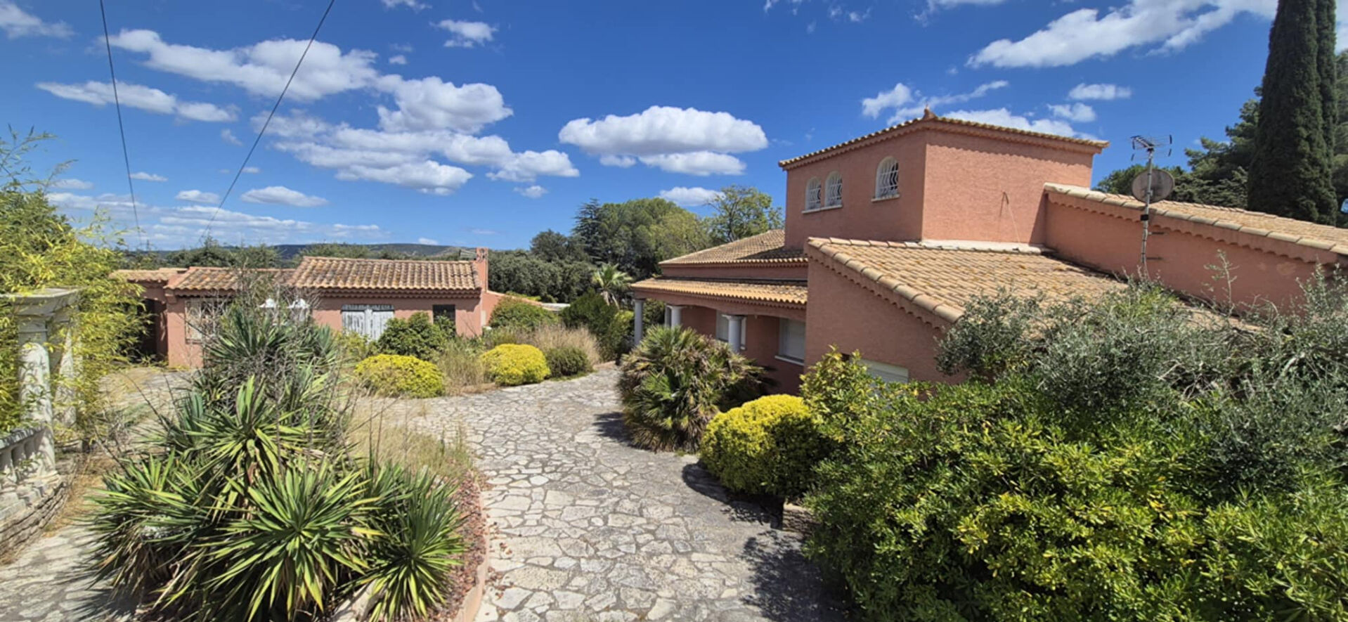 Maison POUSSAN (34560) 6 pièces 188.00 m²