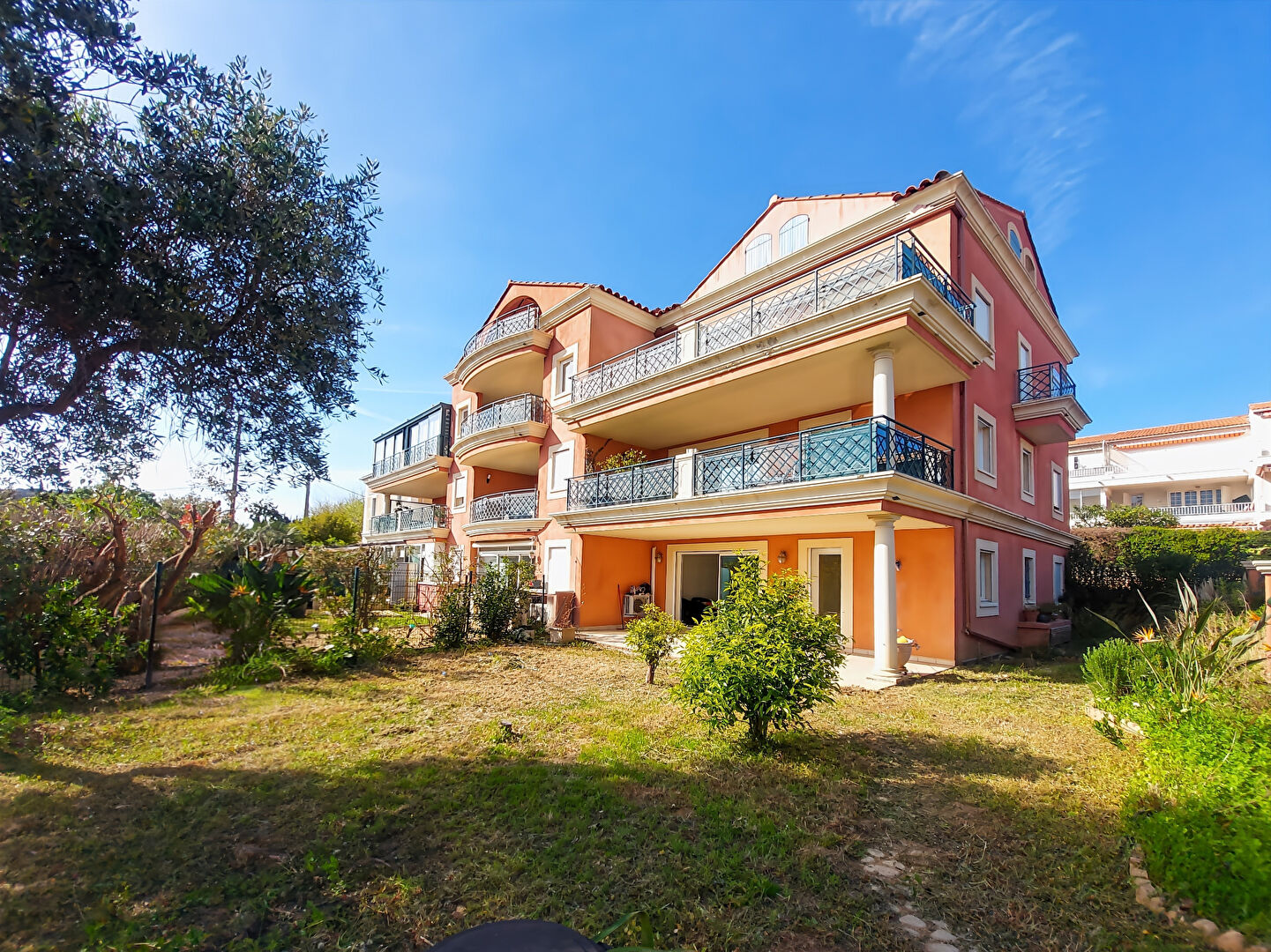 Appartement CARQUEIRANNE (83320) 3 pièces 60.79 m²