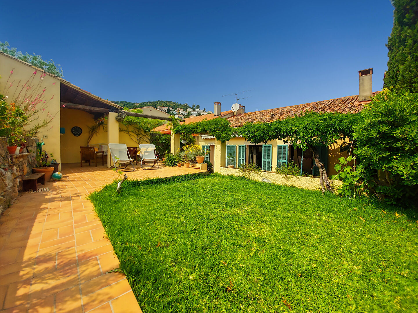 Maison HYERES (83400) 9 pièces 185.00 m²