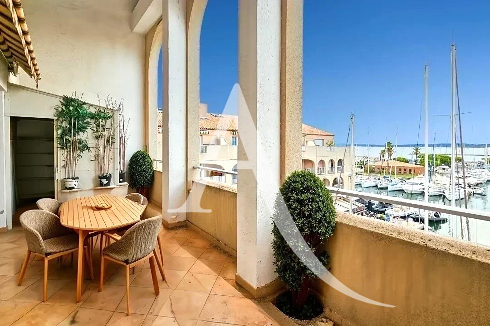 Appartement HYERES (83400) 3 pièces 65.71 m²