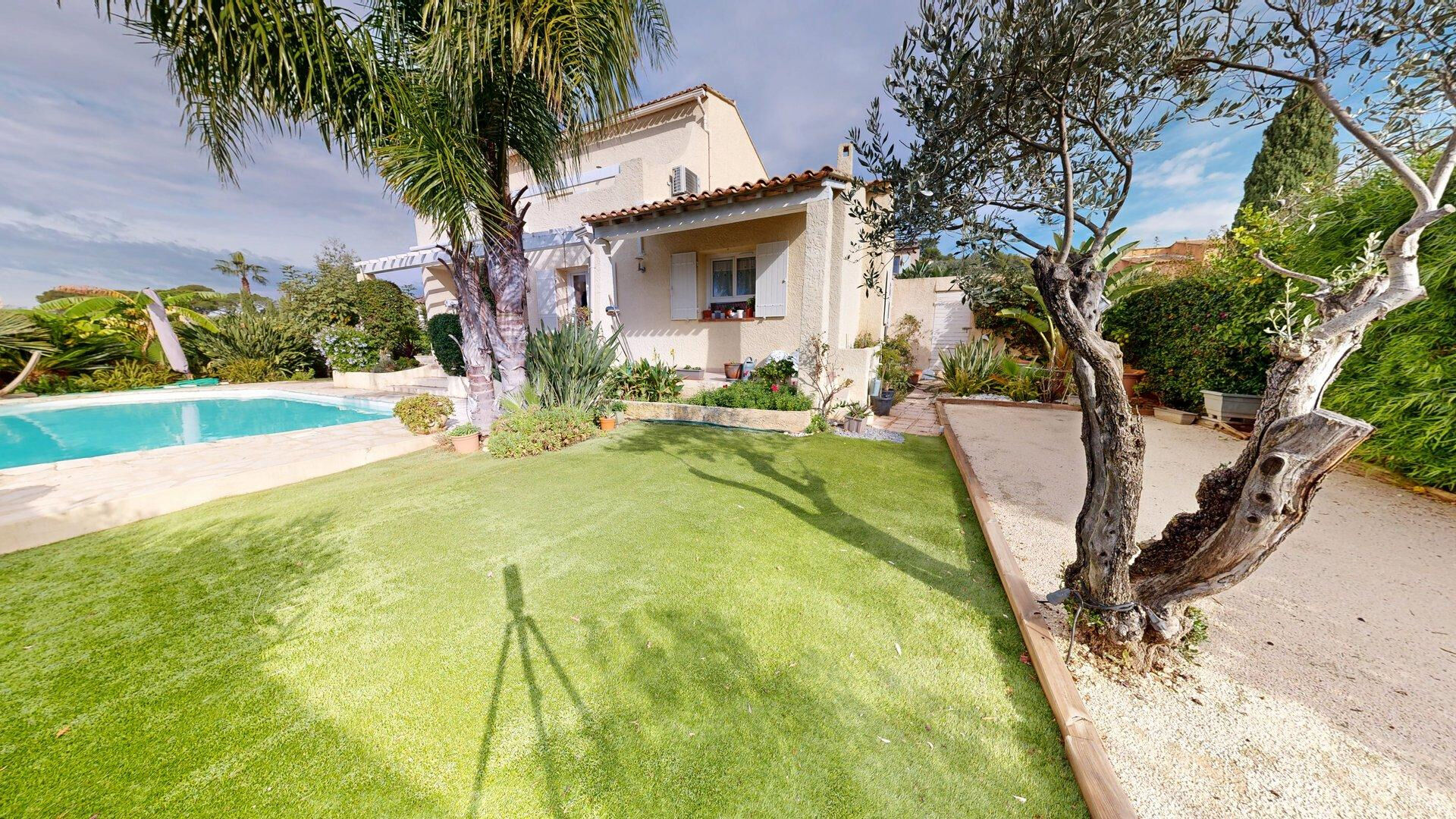 Maison CARQUEIRANNE (83320) 6 pièces 120.00 m²