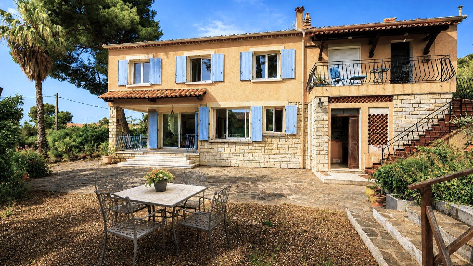Maison CARQUEIRANNE (83320) 8 pi&egrave;ces 172.00 m&sup2;