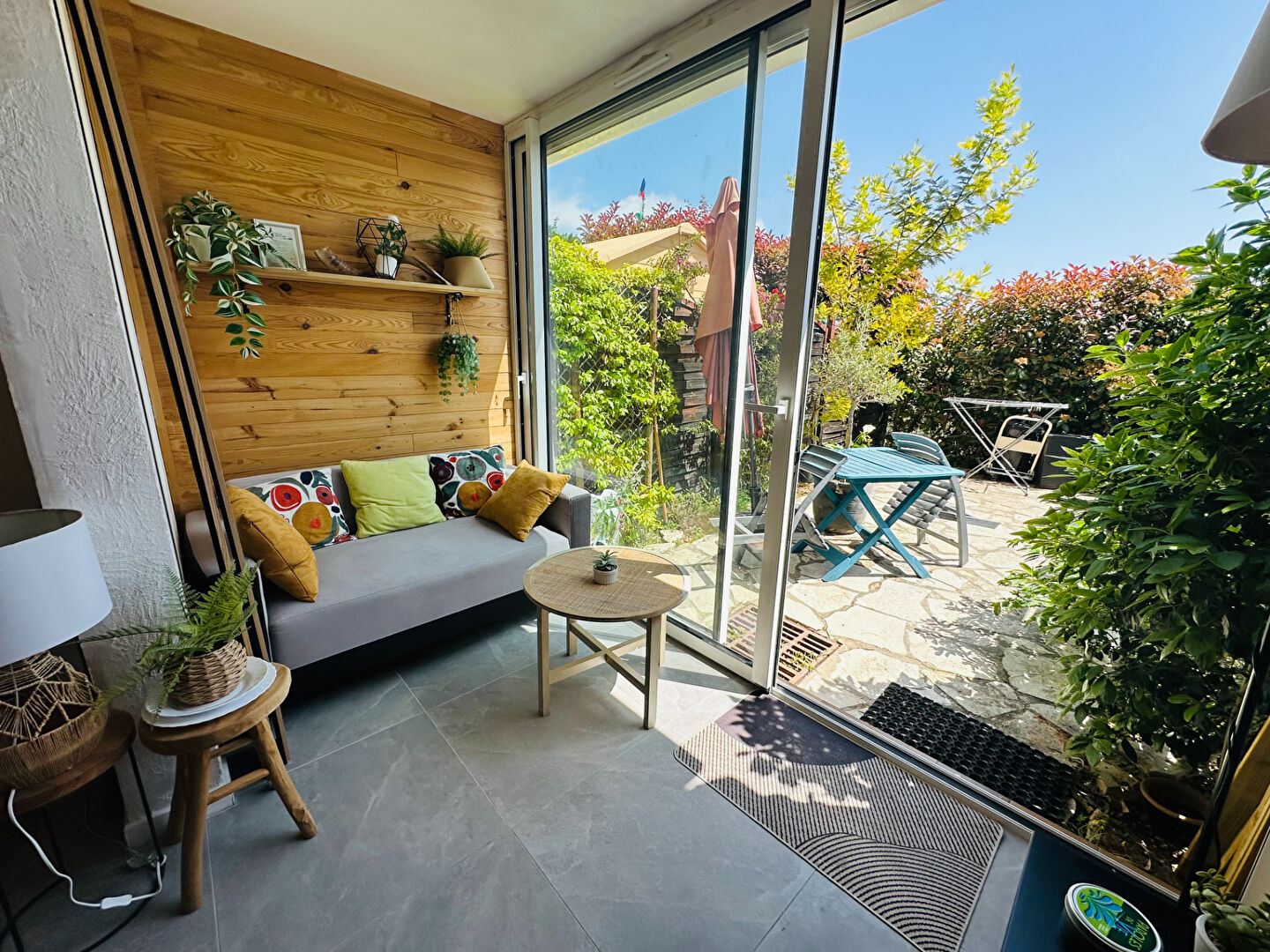 Appartement CARQUEIRANNE (83320) 2 pi&egrave;ces 25.00 m&sup2;