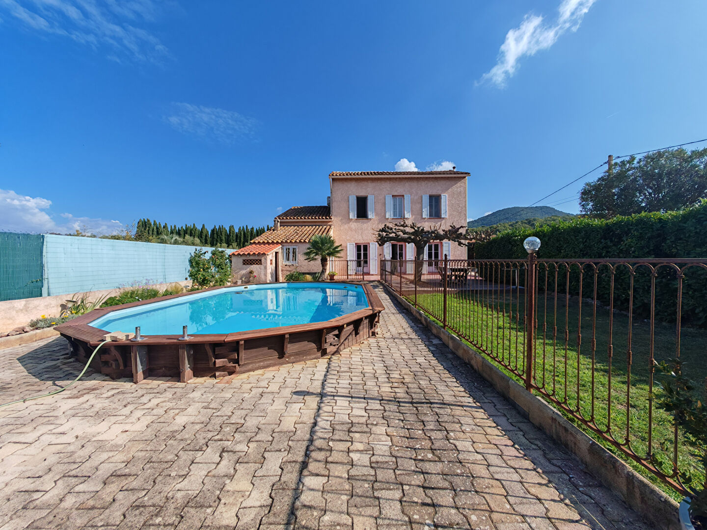 Maison CARQUEIRANNE (83320) 5 pi&egrave;ces 142.00 m&sup2;