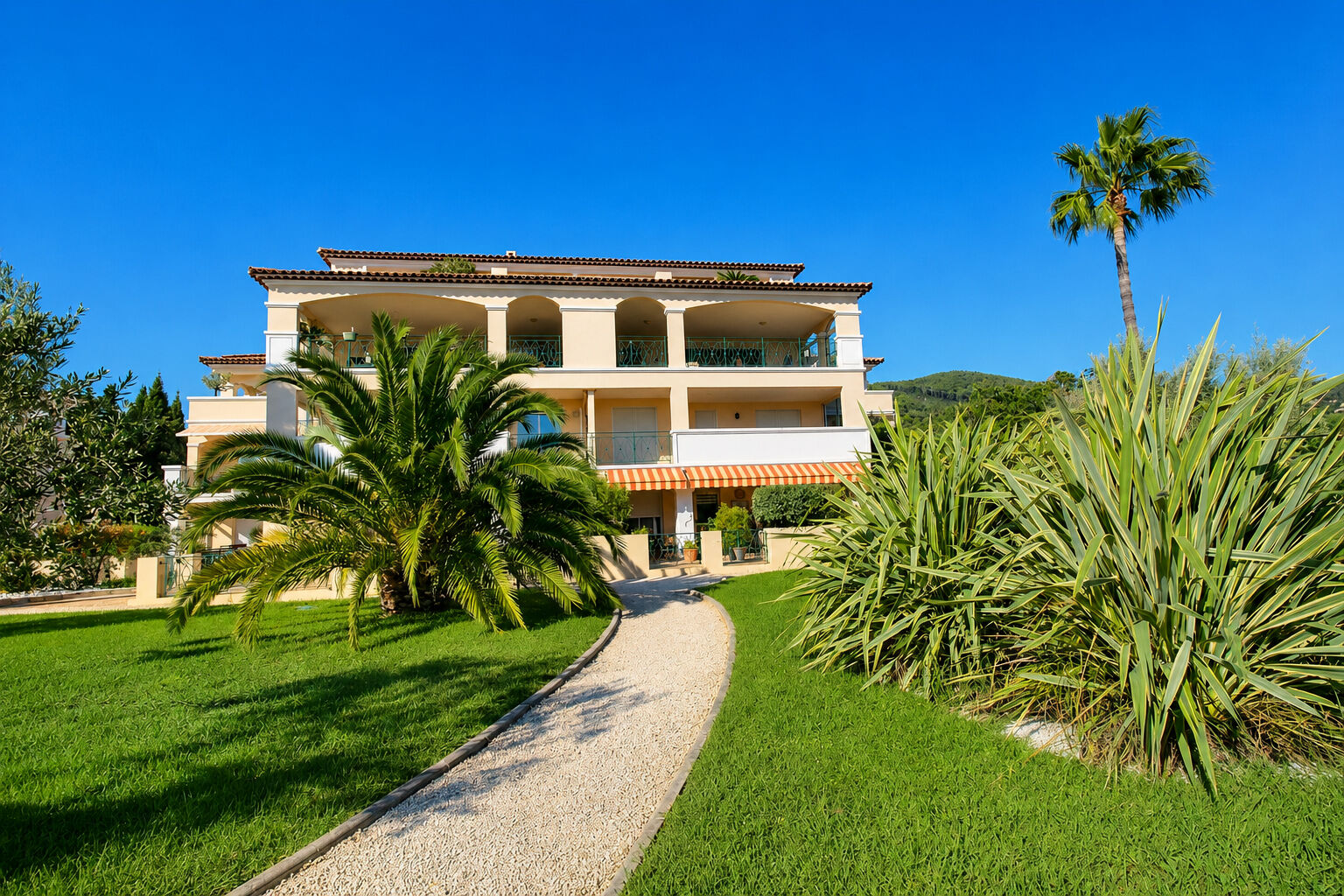 Appartement CARQUEIRANNE (83320) 2 pi&egrave;ces 43.10 m&sup2;