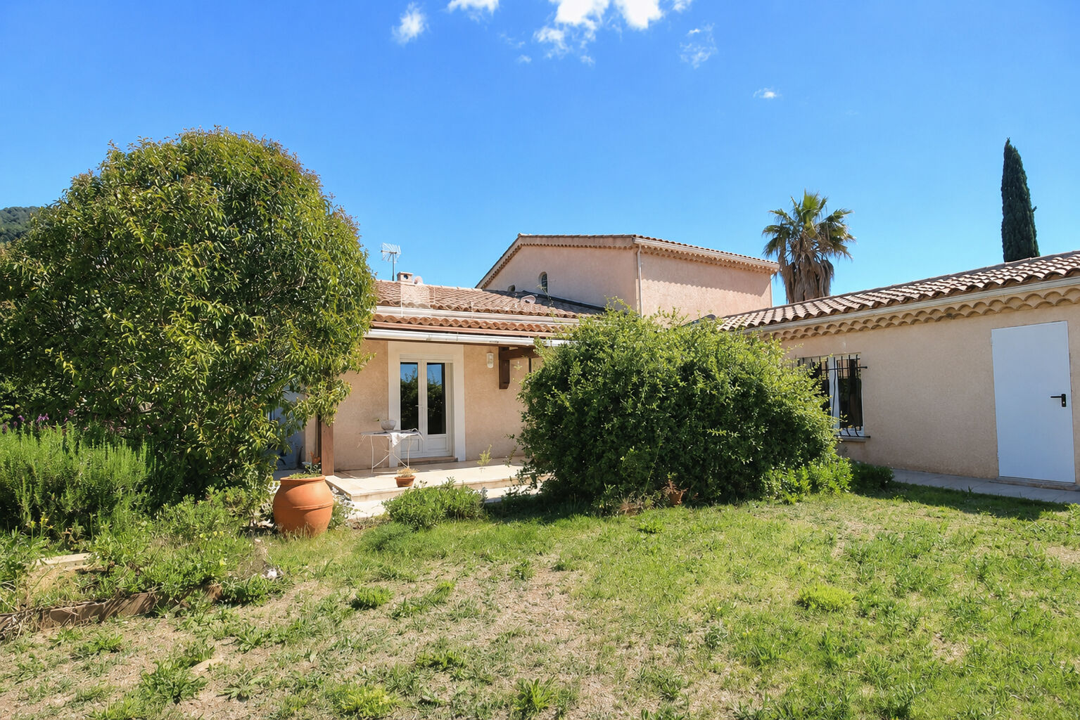 Villa CARQUEIRANNE (83320) 5 pi&egrave;ces 154.00 m&sup2;