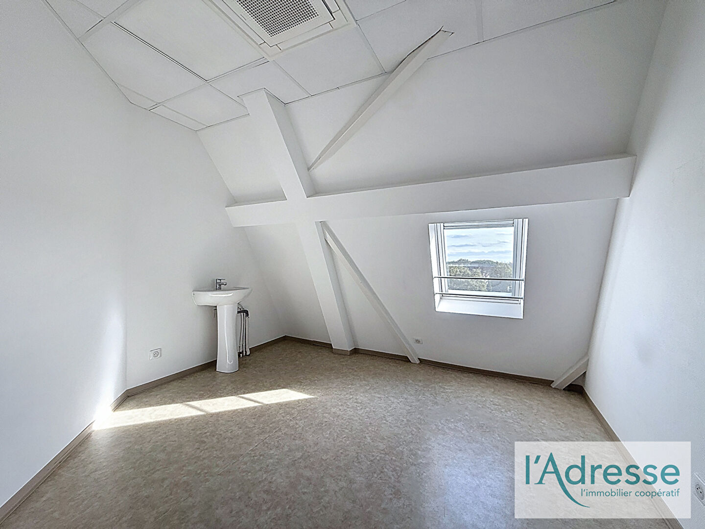 Local commercial LAUNAGUET (31140) 1 pièce 11.00 m²