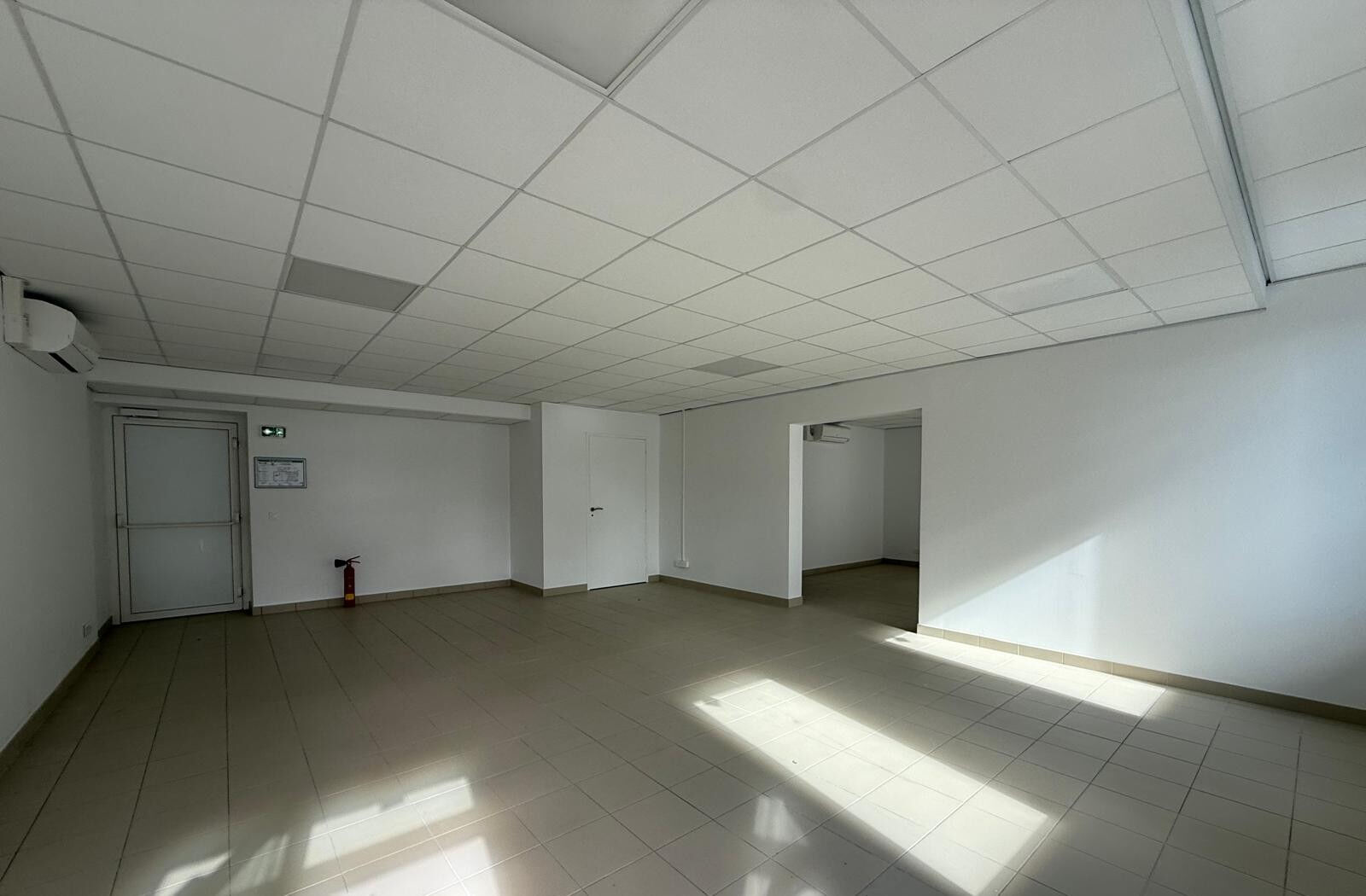 Local commercial CASTELGINEST (31780) 78.00 m&sup2;