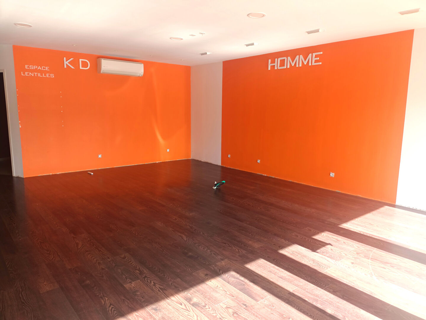 Local commercial GRATENTOUR (31150) 91.52 m&sup2;