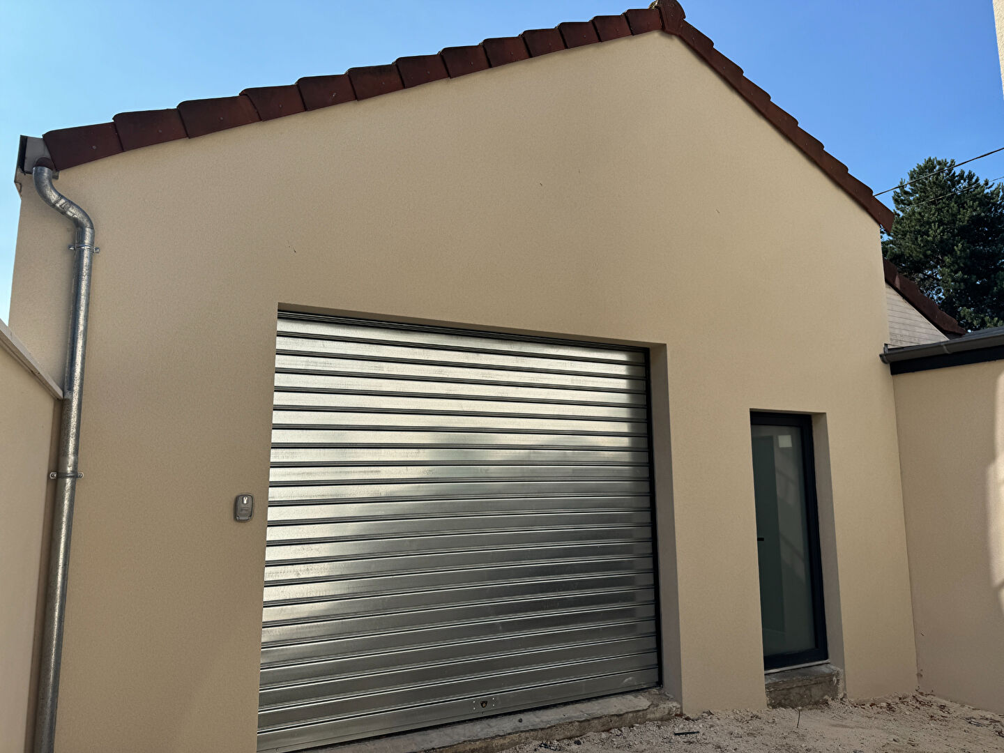 Local commercial CONFLANS SAINTE HONORINE (78700) 1 pièce 108.60 m²
