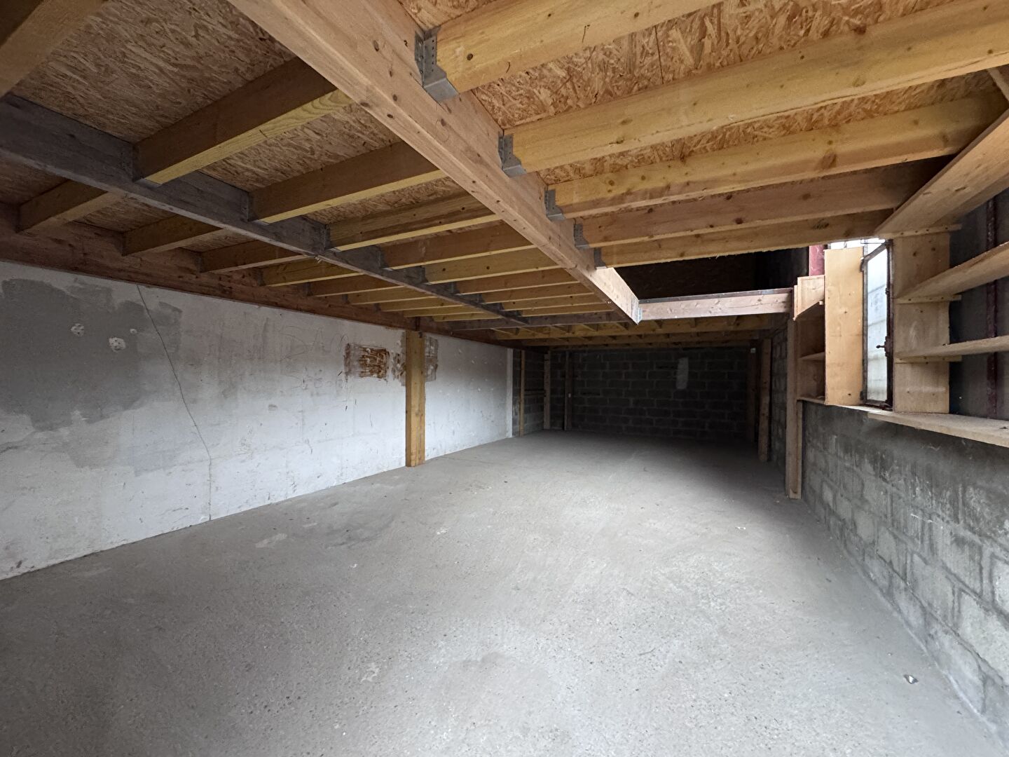 Entrep&ocirc;t / Local industriel ERAGNY (95610) 70.00 m&sup2;