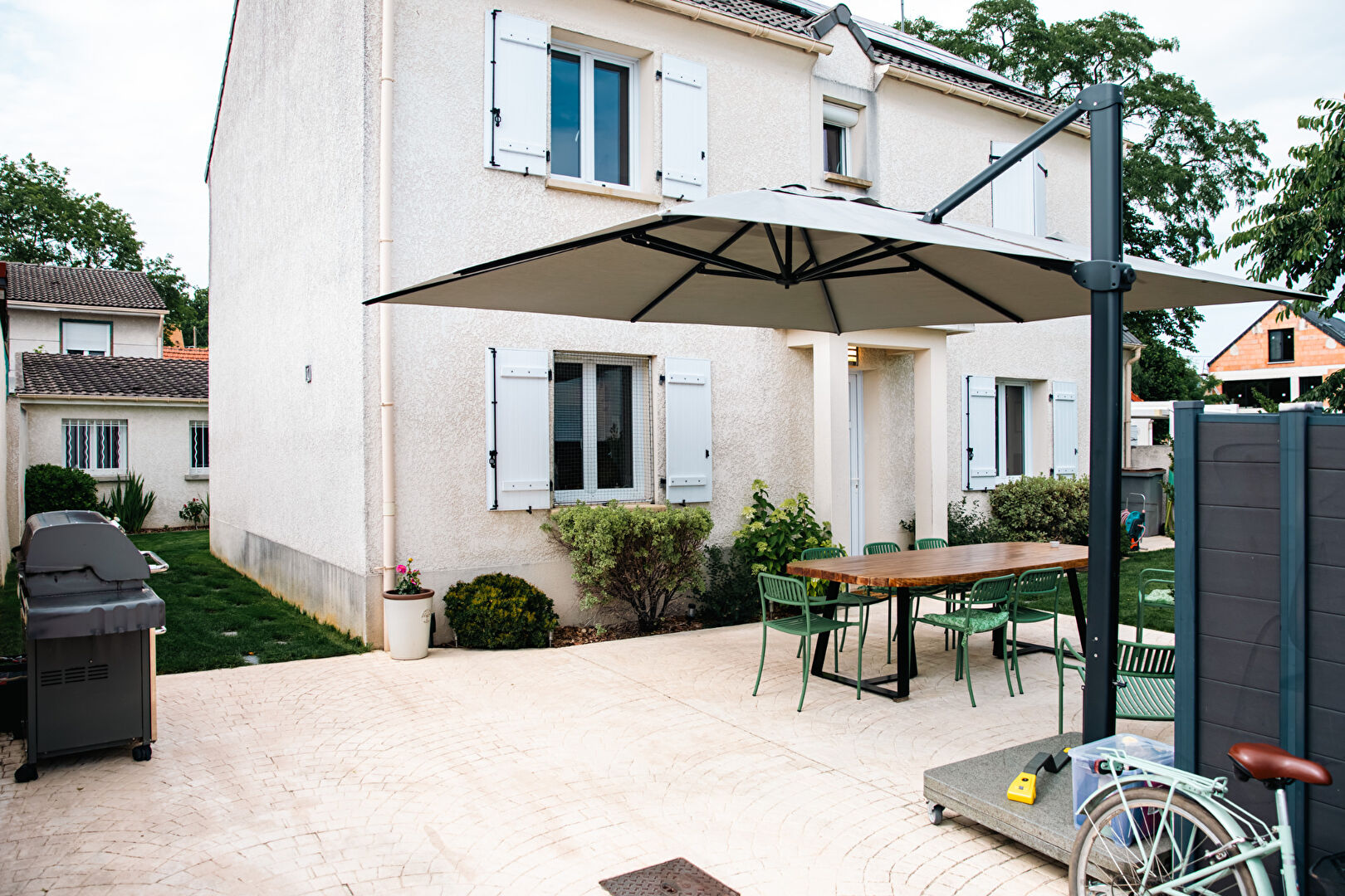 à 21 km de Persan 499 500 € Maison 6 pièces , 4 chambres 155.00 m² Avec jardin Voir le bien