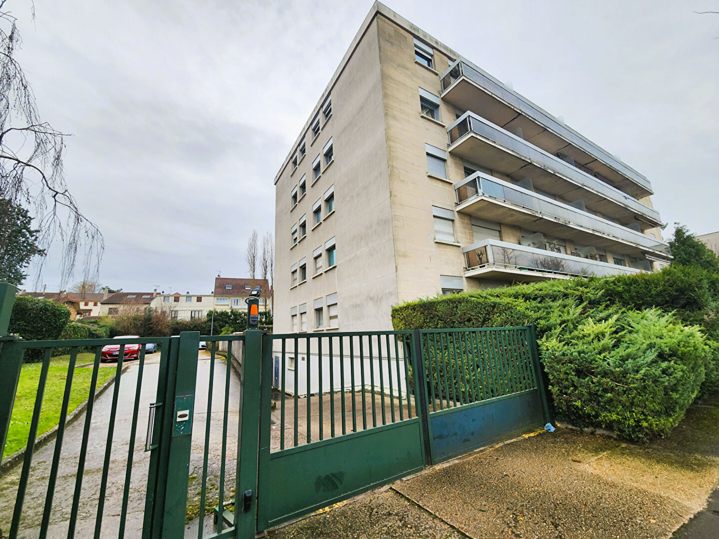 Parking / box L HAY LES ROSES (94240)