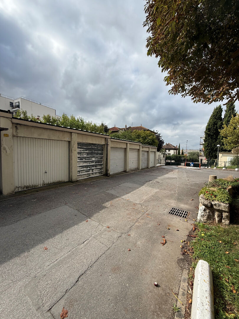 Parking / box FRESNES (94260)