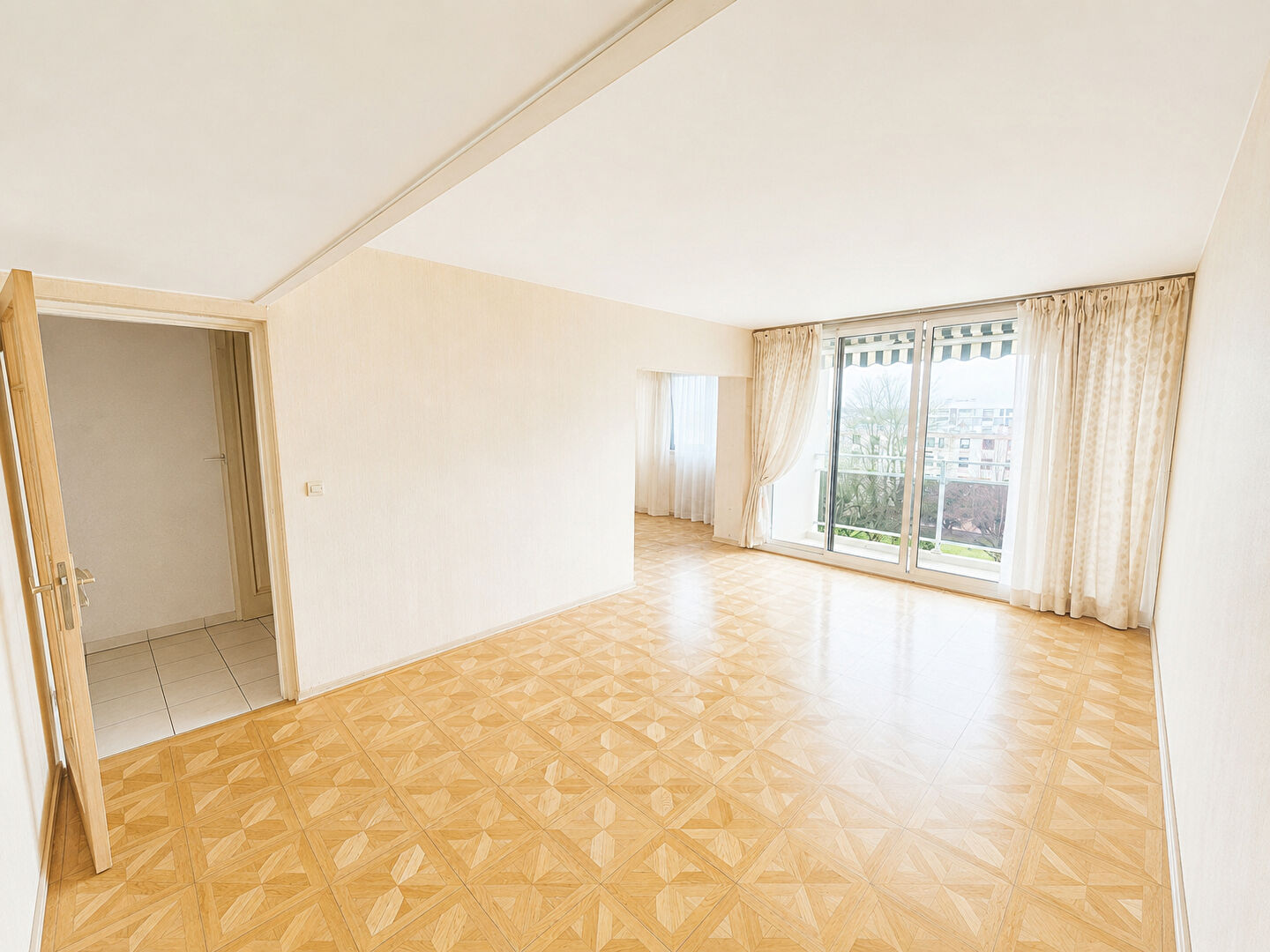 Rungis (94) 317 500 € Appartement 5 pièces 83.10 m² Avec jardin Voir le bien