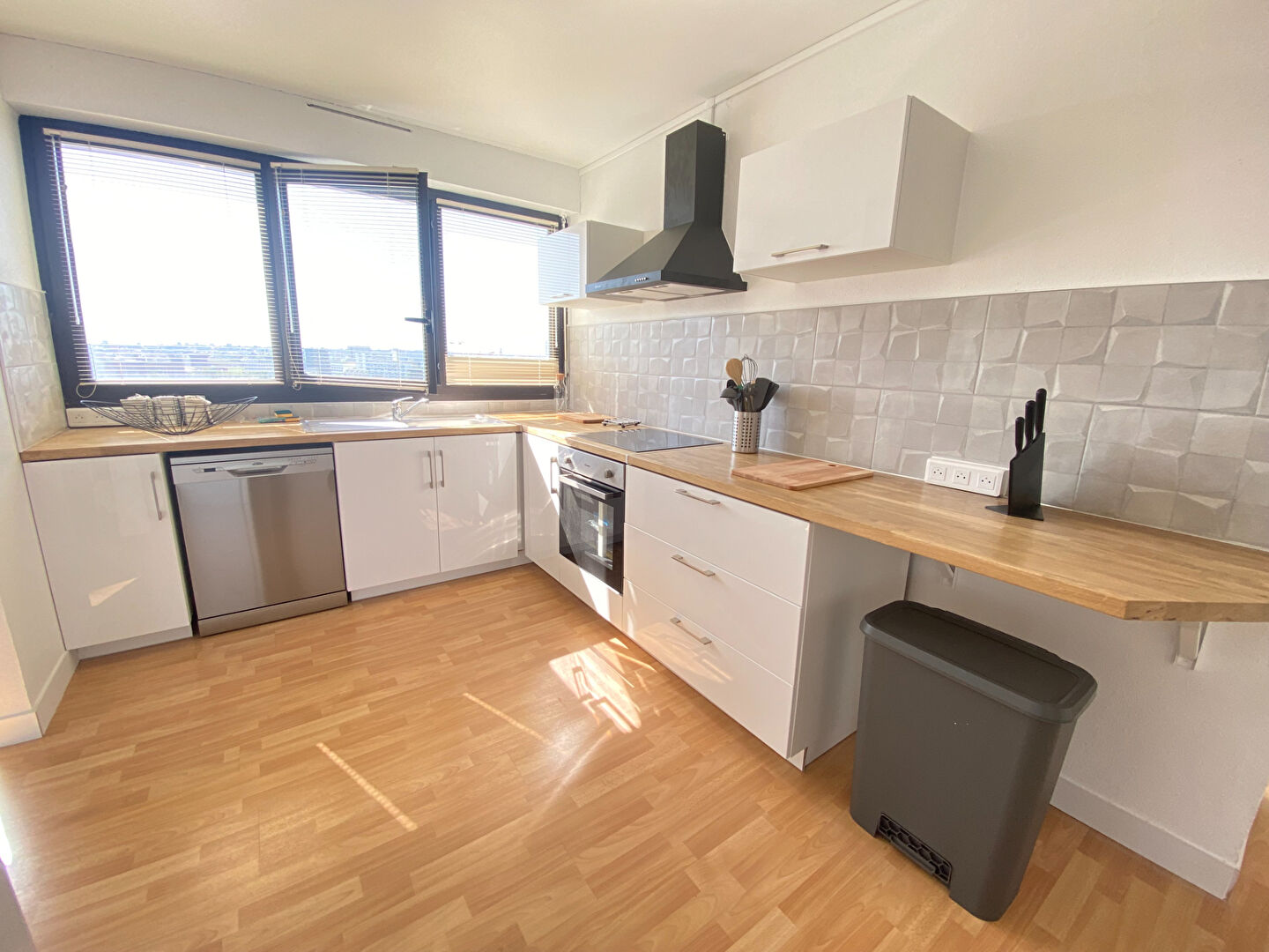 Appartement NANTES (44200) 1 pièce 76.65 m²