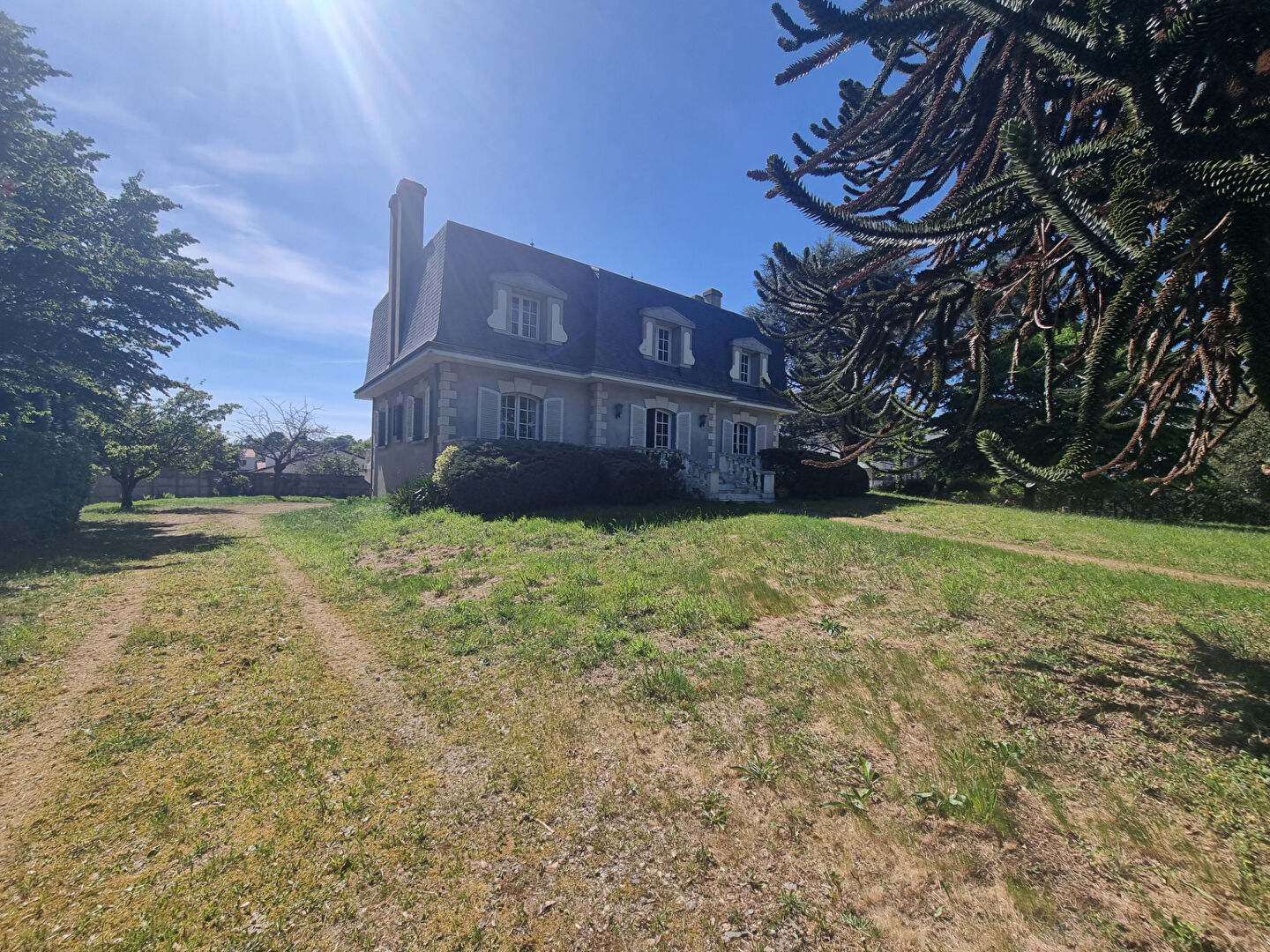 Maison SAINT SEBASTIEN SUR LOIRE (44230) 8 pi&egrave;ces 220.00 m&sup2;