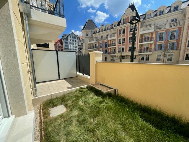 à 8 km de Jouy-en-Josas 1 038 € / mois cc Appartement 2 pièces , 1 chambre 36.97 m² Avec jardin, terrasse Voir le bien