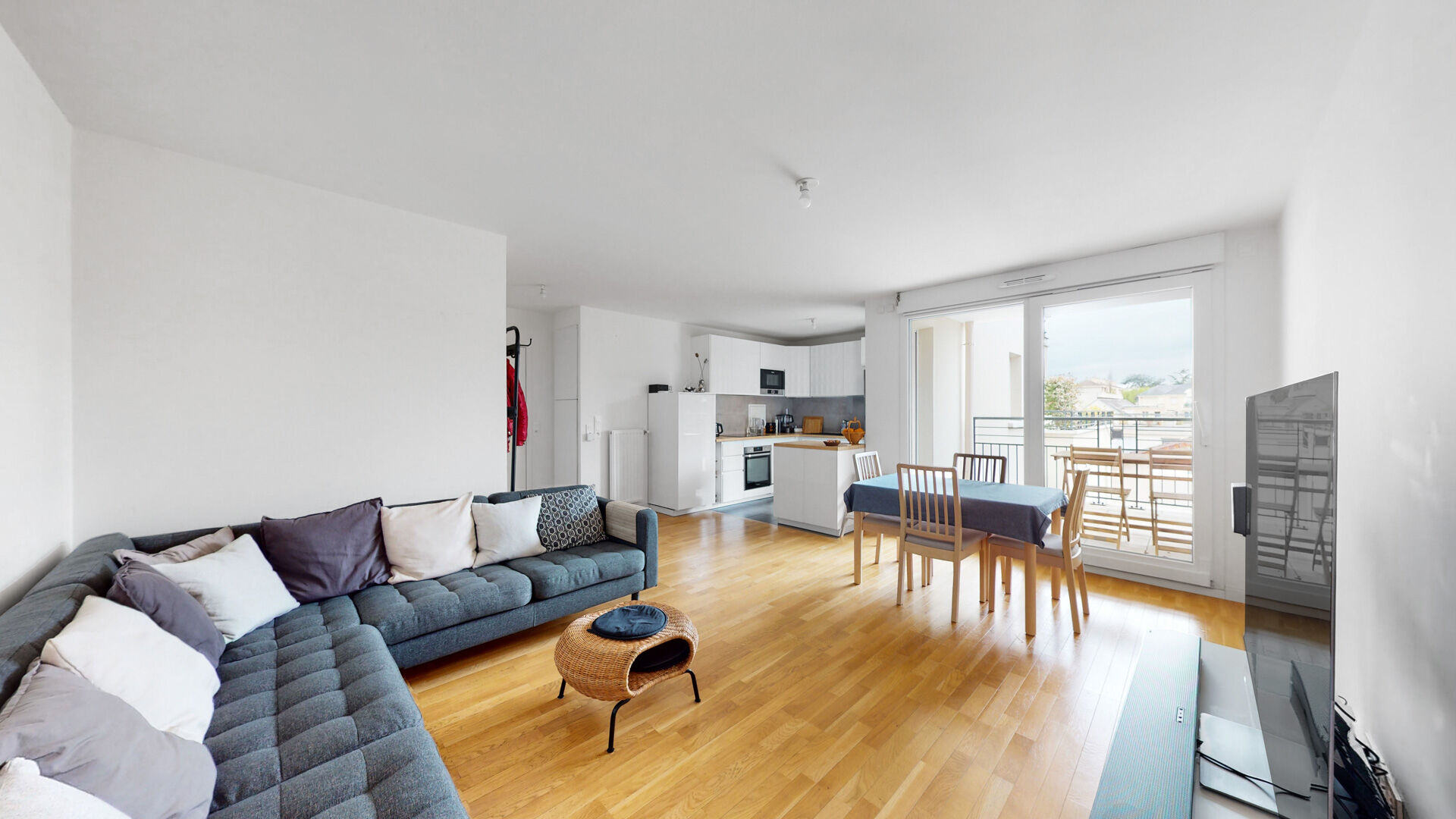 à 14 km de Guyancourt 1 873 € / mois cc Appartement 4 pièces , 3 chambres 82.15 m² Meublé Avec balcon Voir le bien