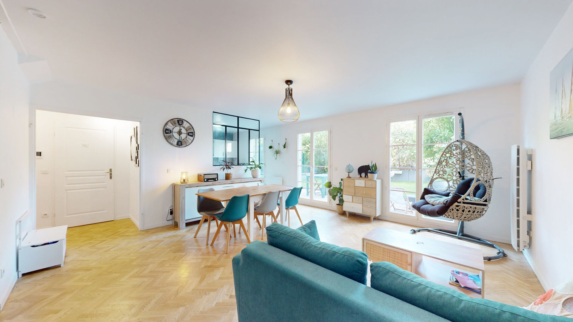 Le Plessis-Robinson (92) 1 988 € / mois cc Appartement 4 pièces , 3 chambres 82.40 m² Meublé Avec jardin, terrasse Voir le bien