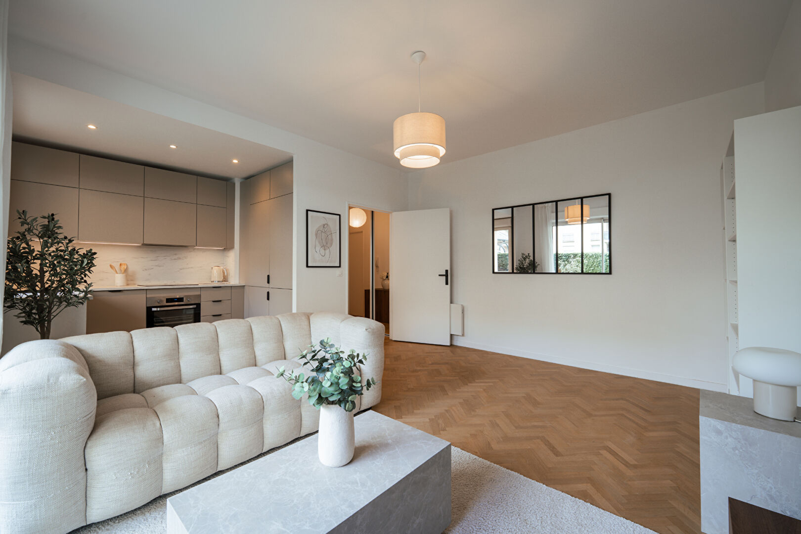 à 5 km de Issy-les-Moulineaux 1 295 € / mois cc Appartement 2 pièces , 1 chambre 46.87 m² Avec jardin Voir le bien