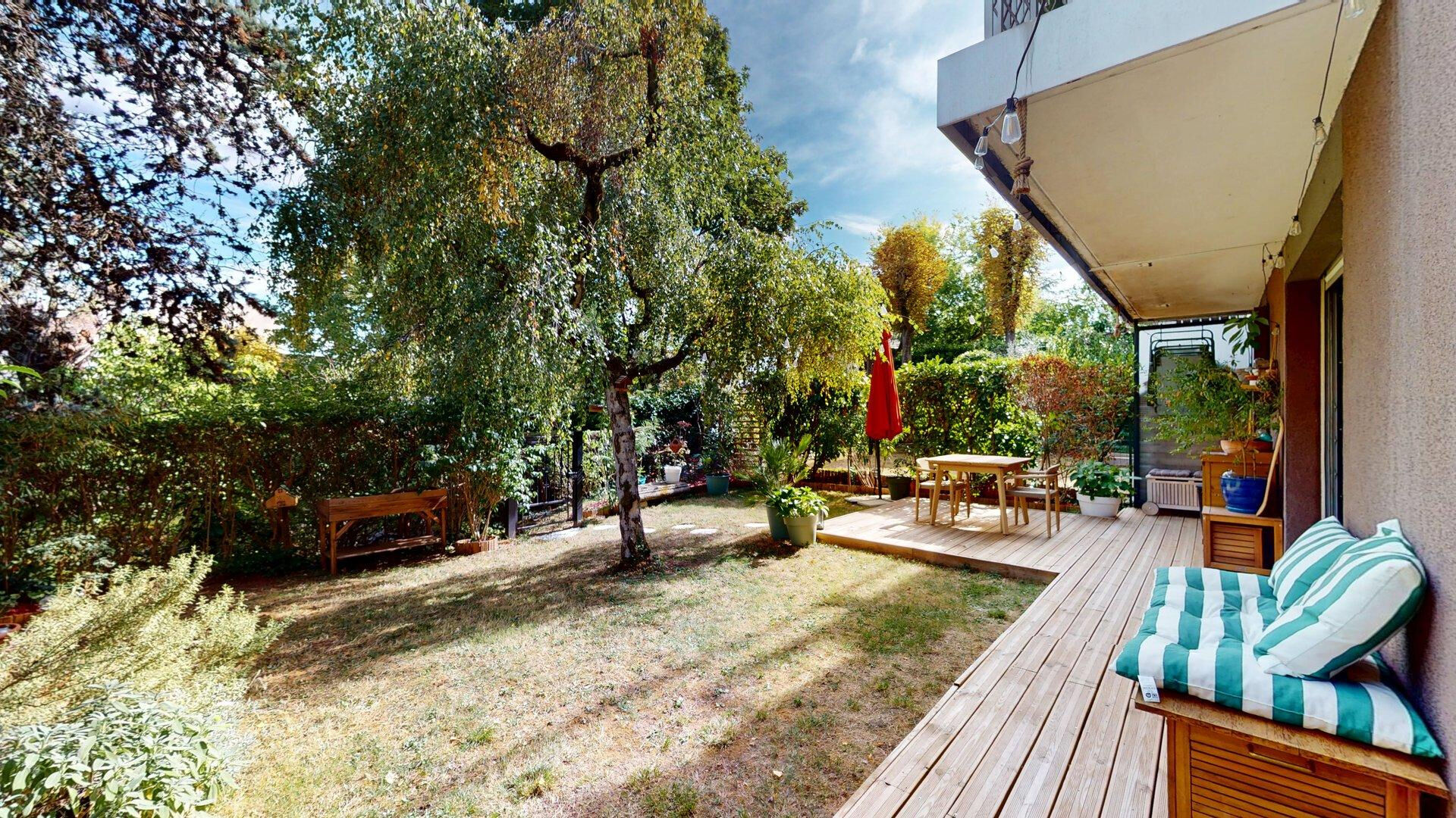 Le Plessis-Robinson (92) Exclusif 479 000 € Appartement 4 pièces , 3 chambres 123.00 m² Avec terrasse