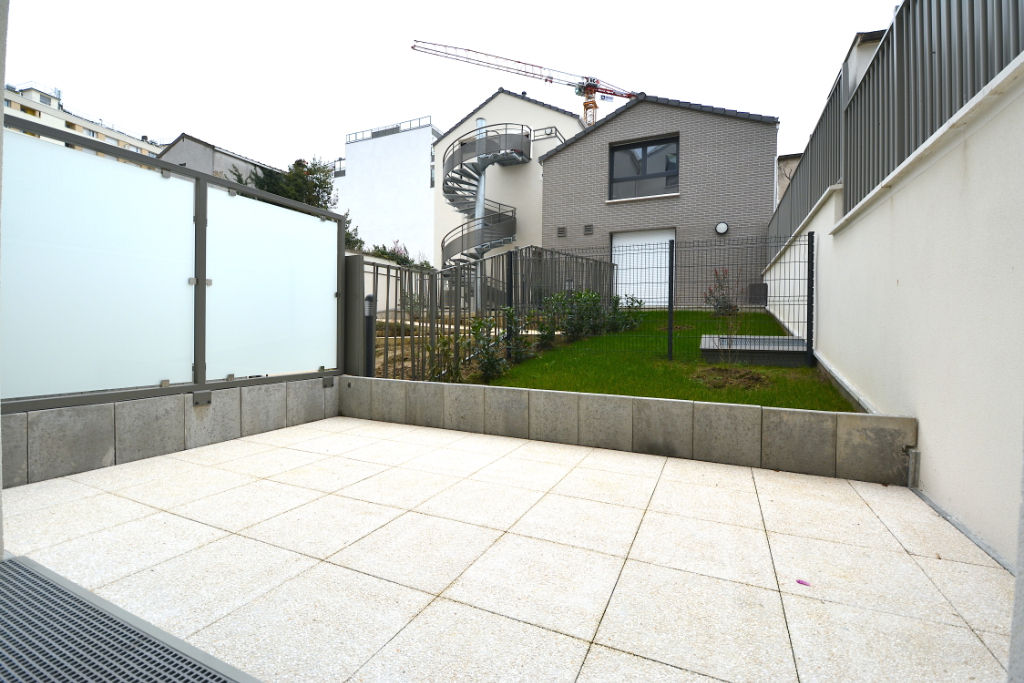à 8 km de Villeneuve-le-Roi 1 025 € / mois cc Appartement 2 pièces , 1 chambre 46.61 m² Avec jardin, terrasse Voir le bien