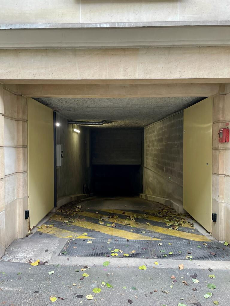 Parking / box LE KREMLIN BICETRE (94270)