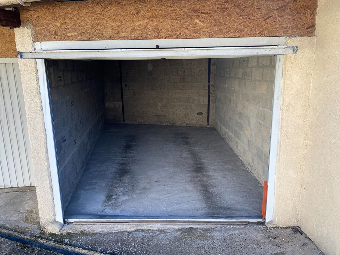 Parking / box LOUVIERS (27400) 18.00 m&sup2;