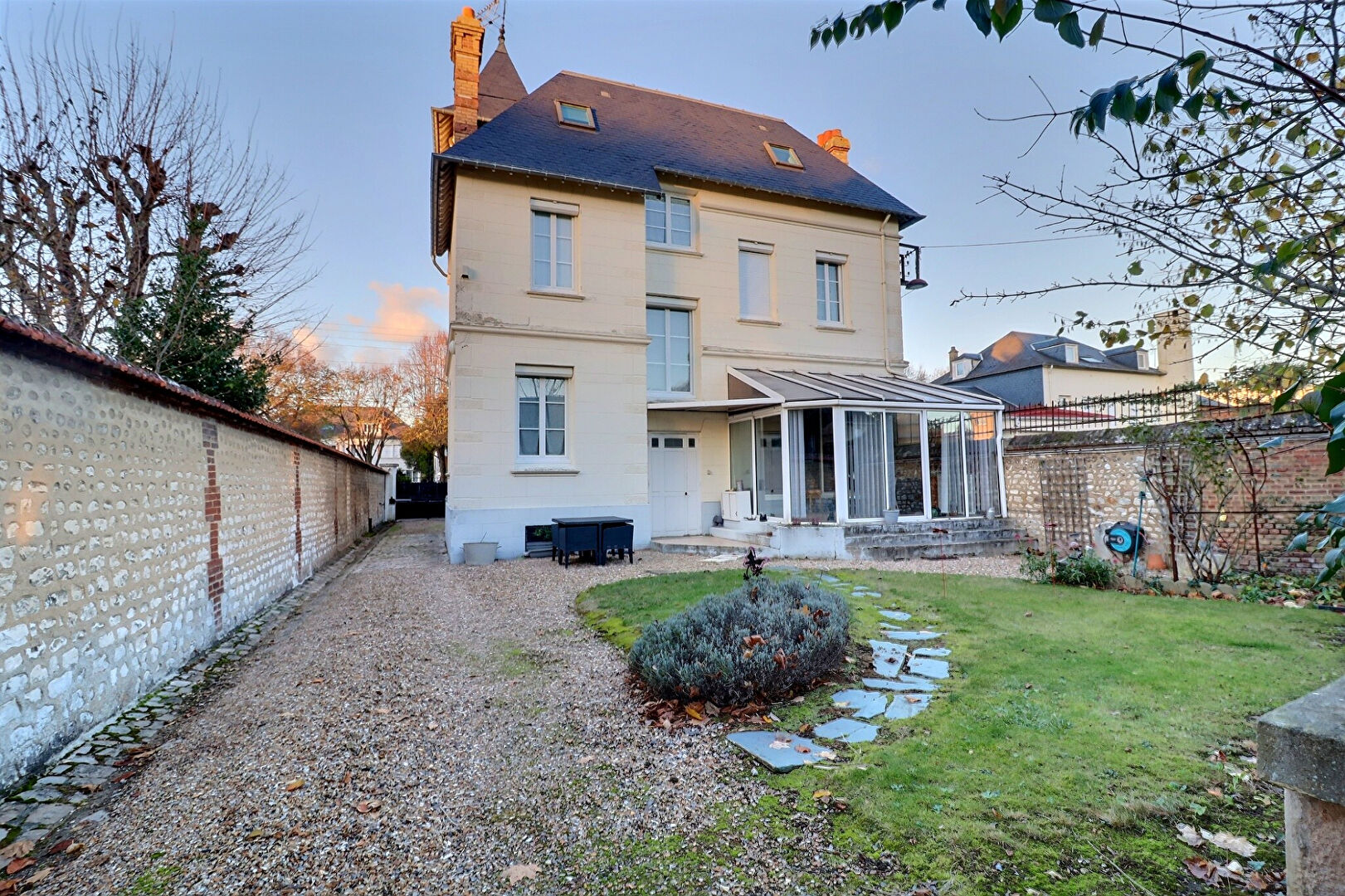 Maison LOUVIERS (27400) 8 pièces 217.00 m²